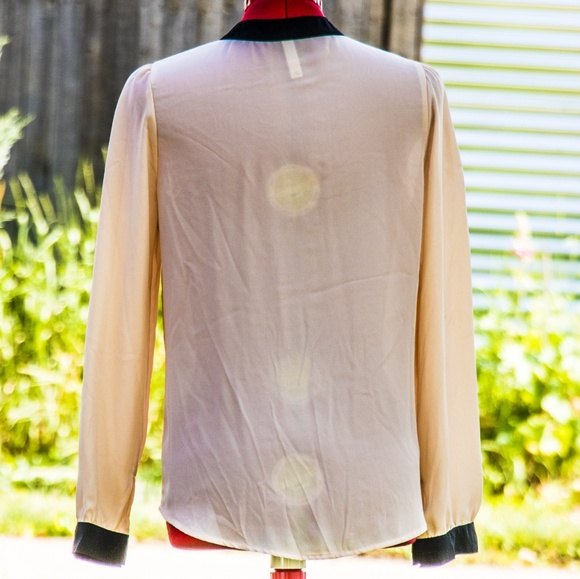 Pale pink blouse with bow detail - Picture 3 of 5